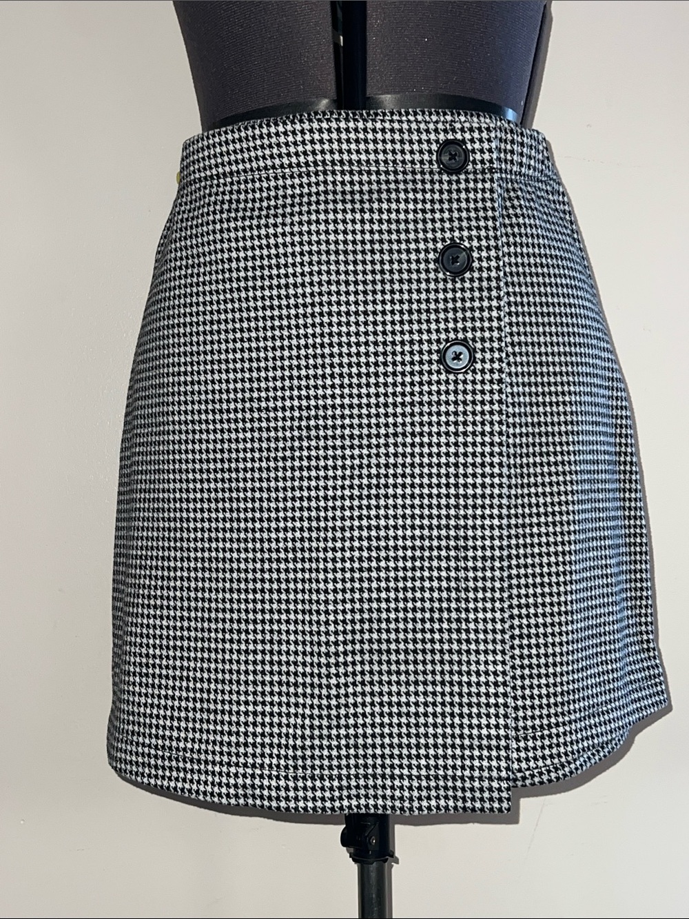 Houndstooth Black & White Button-Front Mini Skirt